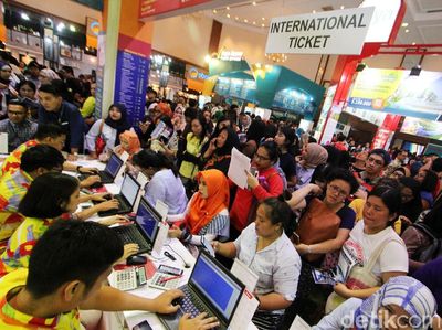 Pengunjung Padati Garuda Indonesia Travel Fair 2018