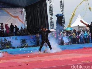 Ngeri! Di Garut Ada Seni Meledakkan Diri dengan Petasan