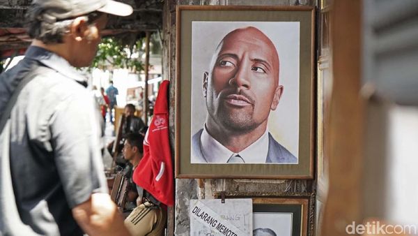 Mengagumi Karya Pelukis Emperan