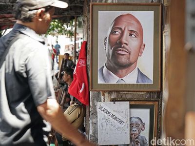 Mengagumi Karya Pelukis Emperan