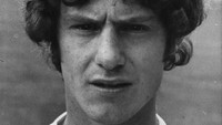 Brian Kidd. Main 98 kali di liga untuk Manchester City dan tampil 203 kali di liga bersama Manchester United. Foto: Evening Standard/Getty Images