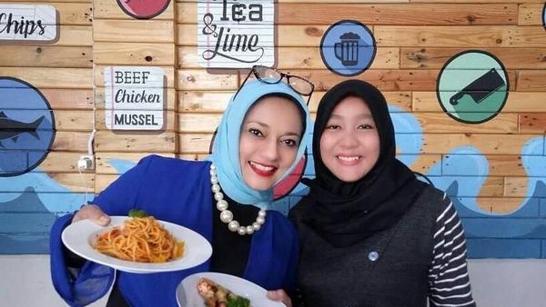 Intip Momen Seru Keluarga Marissa Haque Saat Nikmati Makanan