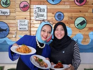 Intip Momen Seru Keluarga Marissa Haque Saat Nikmati Makanan