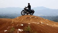 Pencinta Royal Enfield Selusuri Jalur Selatan Jabar yang Indah