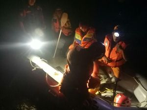 Pencarian Korban Tenggelam di Ciliwung Dihentikan Sementara