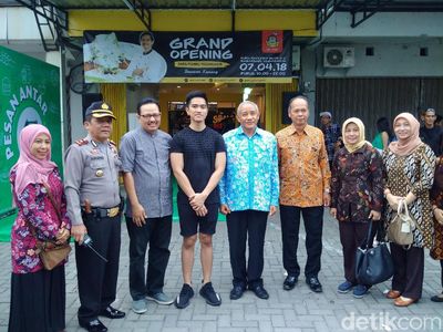 Begini Keseruan Kaesang Pangarep Saat Buka Cabang ke 14 Sang Pisang