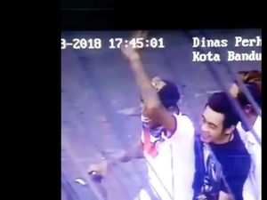 Heboh Motor Tiga Penumpang Ditegur CCTV Bersuara Cewek Heboh Motor Tiga Penumpang Ditegur CCTV Bersuara Cewek