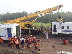 4 Alat Berat Dikerahkan Evakuasi KA Sancaka, Begini Suasana Pagi Ini