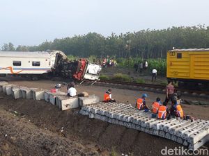 PT KAI Sesalkan Ulah Sopir Truk, Sebut Lokasi Perlintasan Liar