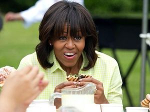 Begini Gaya Santai Michelle Obama Ketika Makan Sandwich dan Permen Begini Gaya Santai Michelle Obama Ketika Makan Sandwich dan Permen