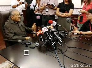 PM Najib Bubarkan Parlemen, Mahathir: Goodbye Demokrasi PM Najib Bubarkan Parlemen, Mahathir: Goodbye Demokrasi