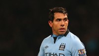 Saat di Manchester City, Carlos Tevez menolak melakukan pemanasan saat diminta oleh Roberto Mancini di laga melawan Bayern Munich. Tevez kemudian dihukum selama dua bulan. Namun pemberontakan ini tak dipicu oleh keinginan untuk hengkang. Foto: Alex Livesey/Getty Images