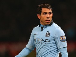 Saat di Manchester City, Carlos Tevez menolak melakukan pemanasan saat diminta oleh Roberto Mancini di laga melawan Bayern Munich. Tevez kemudian dihukum selama dua bulan. Namun pemberontakan ini tak dipicu oleh keinginan untuk hengkang. Foto: Alex Livesey/Getty Images