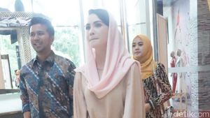Meme Kocak Ibu PKK Cantik Ini Bikin Para Pria Ingin Pindah KTP