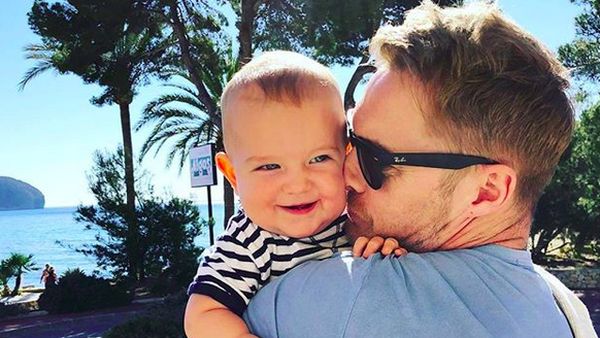 Yuk Intip Gaya si Hot Daddy Ronan Keating Saat Momong si Kecil