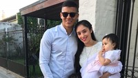 Eugenia Lusardo merupakan istri dari bek MU, Marcos Rojo. Pasangan ini dikaruniai dua orang putri. Foto: Instagram