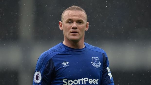 Rooney kesal ditarik keluar. (