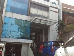 Polda Sulsel Datangi Gedung AbuCorp, Kantor Abu Tours di Jakarta