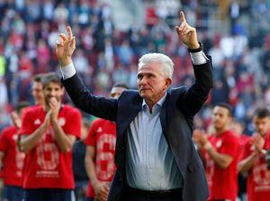 Heynckes: Titel Juara Bayern Juga untuk Ancelotti