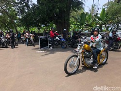 Berjaket Jeans, Gaya Motoran Jokowi Dibandingkan dengan Dilan