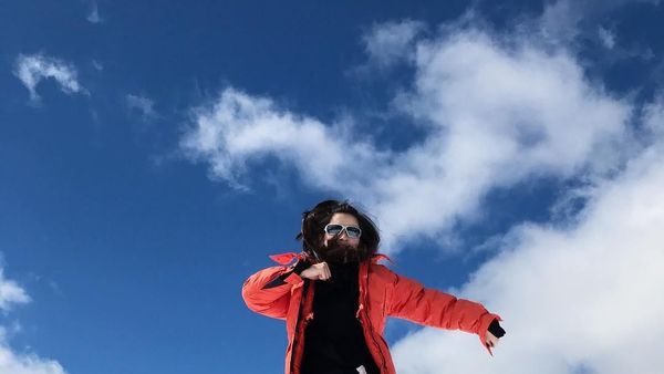 Gaya Traveling Si Cantik Putri Bungsu Titi DJ