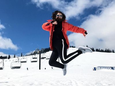 Gaya Traveling Si Cantik Putri Bungsu Titi DJ