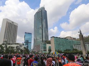 Suasana Heboh di CFD Thamrin Saat Gedung Dikira Roboh Suasana Heboh di CFD Thamrin Saat Gedung Dikira Roboh