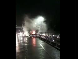 Sedan Terbakar di Tol Ciledug Arah Lebak Bulus