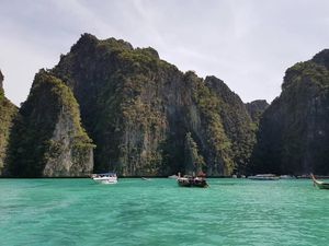 Turis Israel Diteror di Thailand, Wisata Tak Terdampak