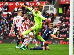 Gol Kedua Spurs ke Gawang Stoke: Punya Eriksen atau Kane?