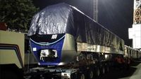 Malam-malam, Kereta MRT Diangkut dari Tanjung Priok ke Lebak Bulus