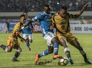 Persib Kalahkan Mitra Kukar 2-0
