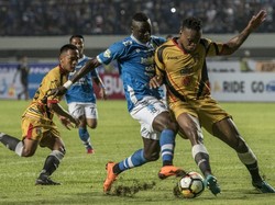 Persib Kalahkan Mitra Kukar 2-0