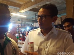 Sandiaga Kampanyekan Sudrajat-Syaikhu di Pasar Agung Depok