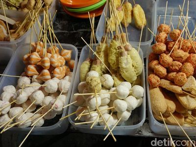 10 Ragam Kuliner Malam Murah Meriah di BKT