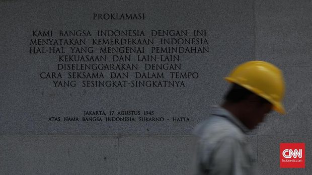 Terdapat juga teks proklamasi yang diukir di salah satu tembok gedung kawasan Lapangan Banteng, Jakarta 8 April 2018. Revitalisasi Lapangan Banteng kini sudah mencapai 90 persen. (CNN Indonesia/ Hesti Rika)