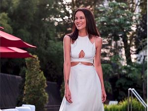 Ketika Si Seksi Sophia Latjuba Sakit Pinggang