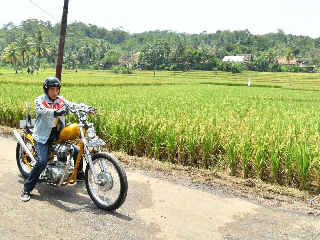 Helm Jokowi Belum SNI, Tapi Dijamin Aman Helm Jokowi Belum SNI, Tapi Dijamin Aman
