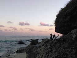 Sore Romantis di Pantai Tersembunyi Bali