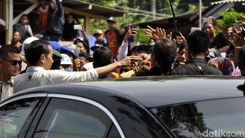 Heboh Tas Rp 3 M, PKS Minta Jokowi Setop Bagi-bagi Sembako Heboh Tas Rp 3 M, PKS Minta Jokowi Setop Bagi-bagi Sembako
