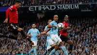Luka City bertambah ketika Chris Smalling mencetak gol ketiga MU pada menit ke-69 yang melengkapi comeback timnya dengan skor 3-2. (Russell Cheyne/REUTERS)