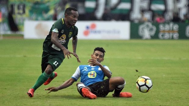 Ferinando Pahabol bermain cukup impresif saat Persebaya mengalahkan Arema FC.