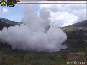 Kawah Sileri Dieng Kembali Meletus