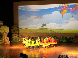 Kenapa Orang Dewasa Happy Saat Lihat Anak Tampil di Pentas Seni?