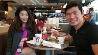 Mengintip Gaya Anthony Tan, CEO Grab Saat Ngopi  dan Makan Fast Food