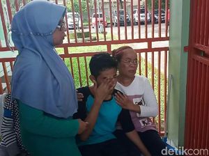 Keluarga Korban Miras Oplosan di Cicalengka Tak Kuasa Menahan Tangis