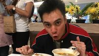 Ini 10 Gaya Kocak Baim Wong Saat Sedang Berpose dengan Makanan