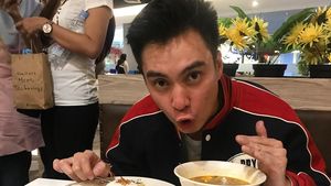 Ini 10 Gaya Kocak Baim Wong Saat Sedang Berpose dengan Makanan