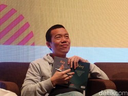 Tere Liye Trending di Twitter, Lihat Profil dan Kutipan-kutipan Puitisnya