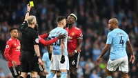 Pogba seperti berada di tengah-tengah segala macam aksi di atas lapangan ketika ia bahkan mendapatkan acungan kartu kuning dari wasit di menit ke-81. (Foto: Michael Regan/Getty Images)